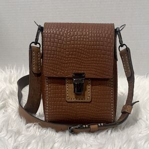 Textured Tan Crossbody Bag with Silvertone Clasp Adjustable Strap